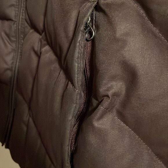 Eddie Bauer down puffer jacket in wine size Medium - Picture 9 of 12